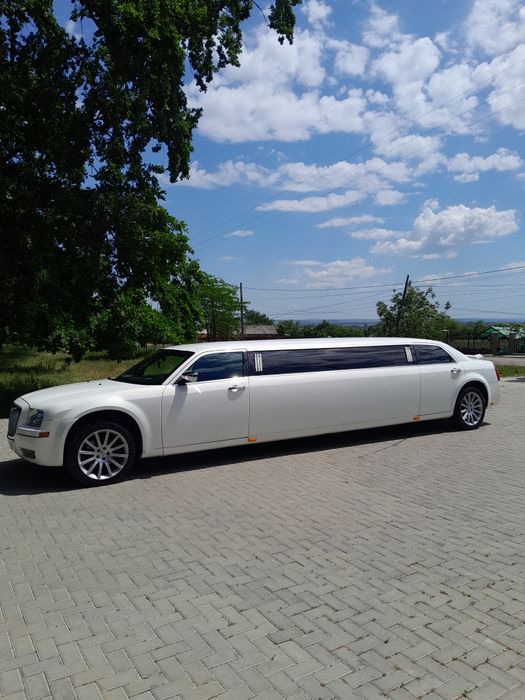 Închiriez Limuzina nuntii botezuri ect..