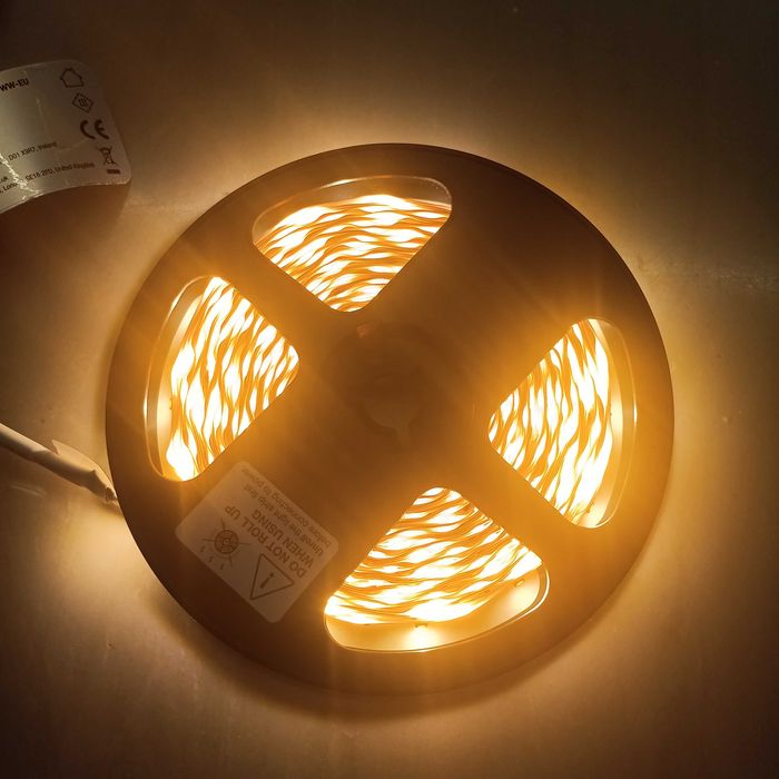НОВА! LED светлинна лента 10 м – топло бяла, димируема, IP20