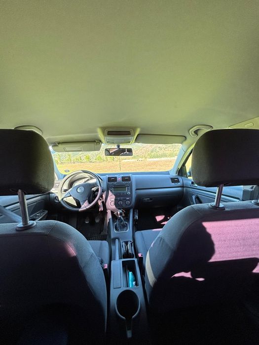 Vând Volkswagen Jetta!