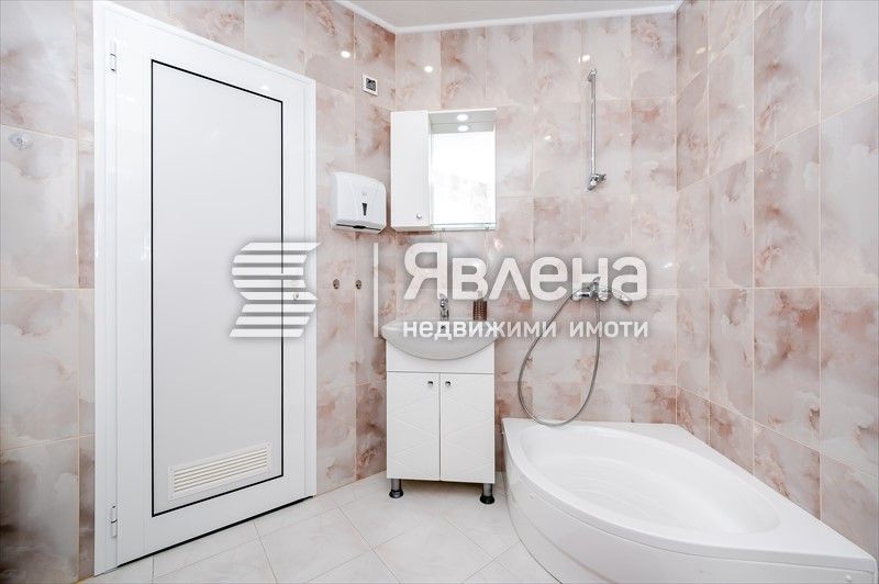 Луксозен, необзаведен !