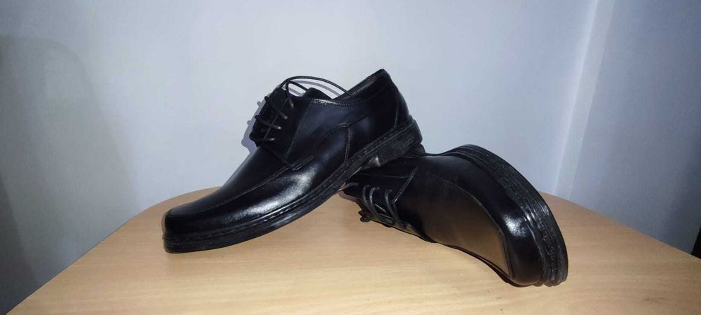 Vand pantofi piele