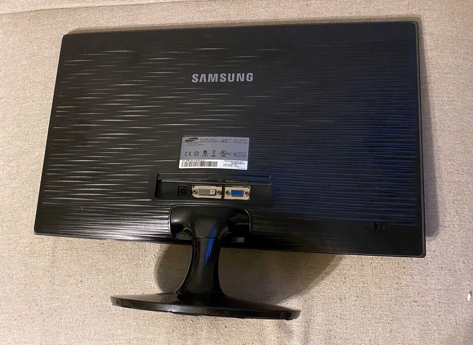Monitor LED Samsung SyncMaster S22A300B - defect