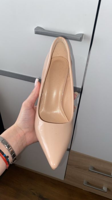 Бежови високи токчета