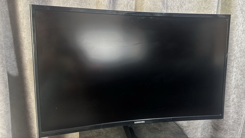 Samsung “27” C27F в количестве