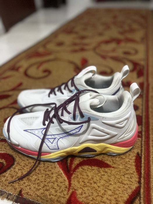 Продам новые кроссовки