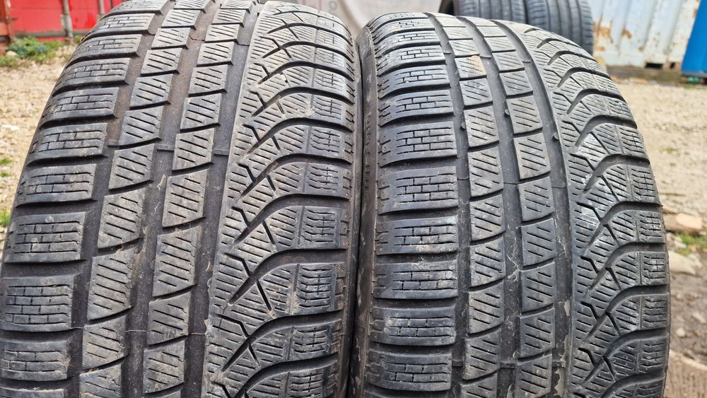 Anvelope 235/40R19 marca Pirelli, DOT 2024,M +S