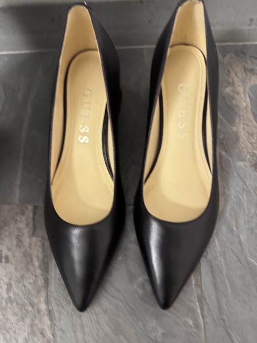 Обувки на ток Guess 40