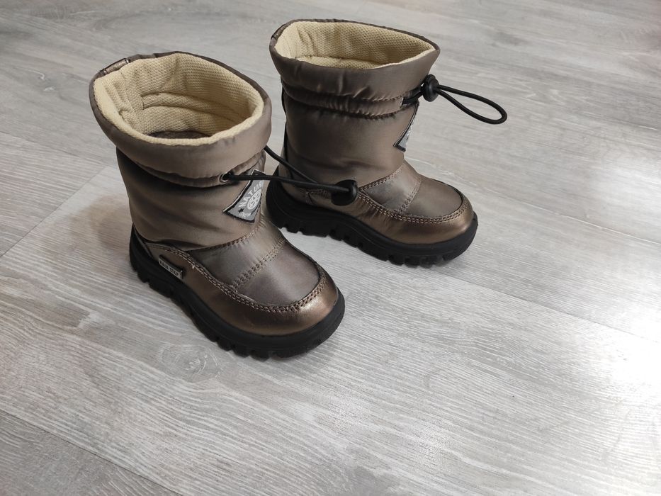 Продам детские сапожки