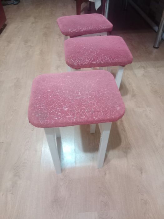 Железные табуретки