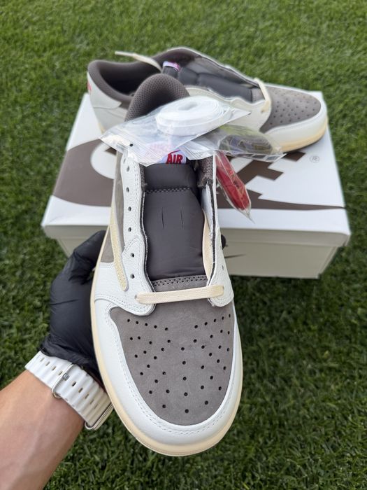 Jordan 1 low  Travis Scott reverse mocha