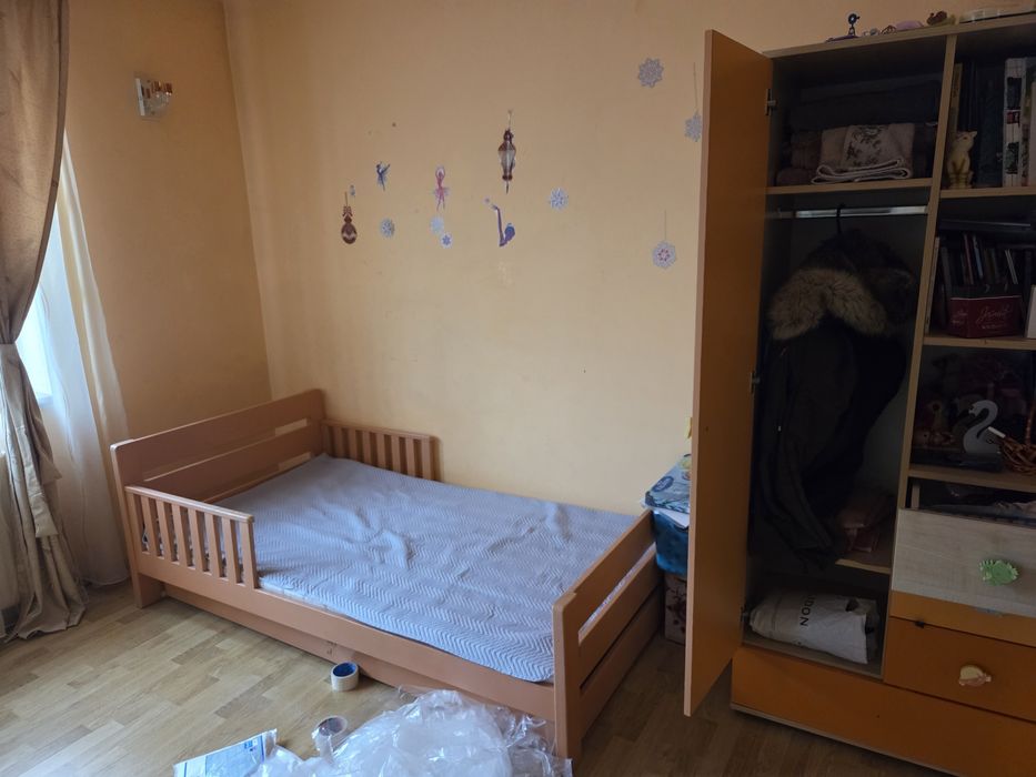 Mobila camera copii /Pat + saltea+dulap+comoda