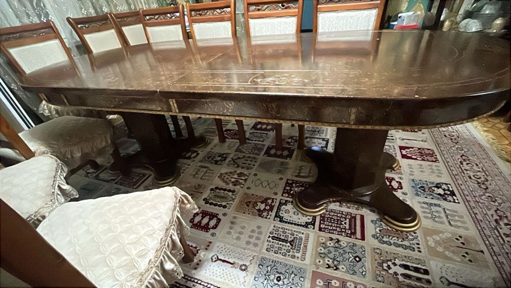 Срочно продам стол с 12 стульями