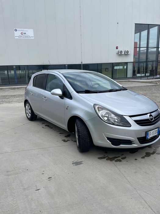 Vând opel corsa 2010