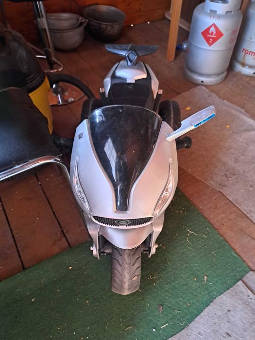 Motocicletă 3 roti pentru copii 2.5 - 5 ani,electrică.