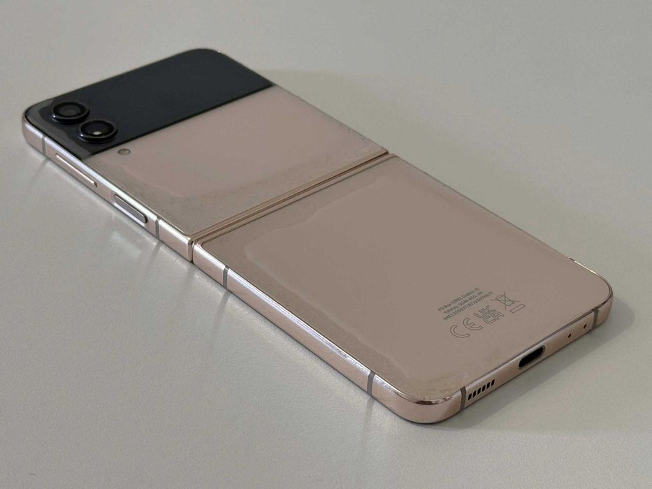 Бартер! Samsung Galaxy Z Flip 4 Gold (Златен)
