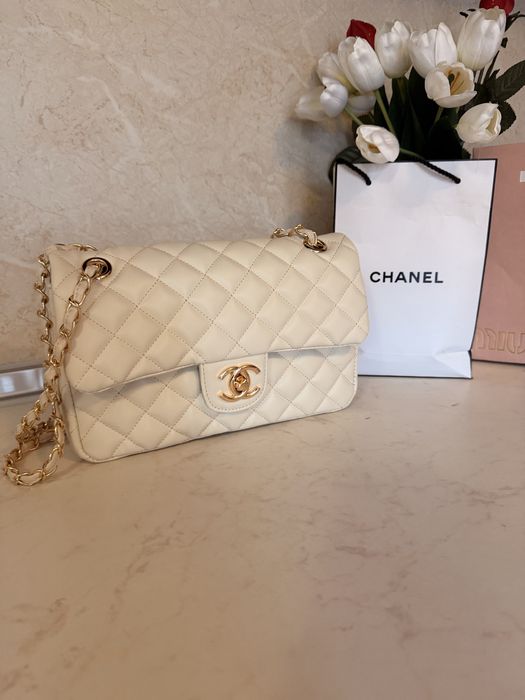 Дамска чанта Chanel Classic среден размер екрю