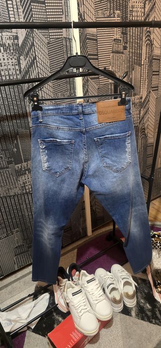 Vând blugi dsquared 2