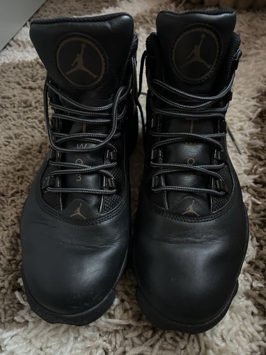 Обувка Jordan Winterized 6 Rings в черно.