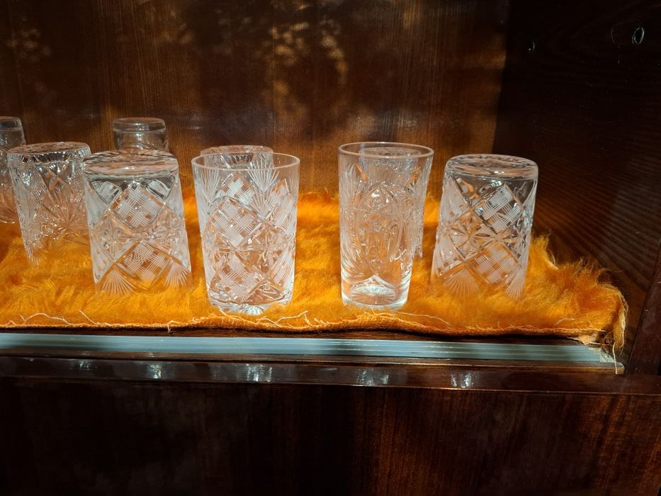 Продава кристални чаши