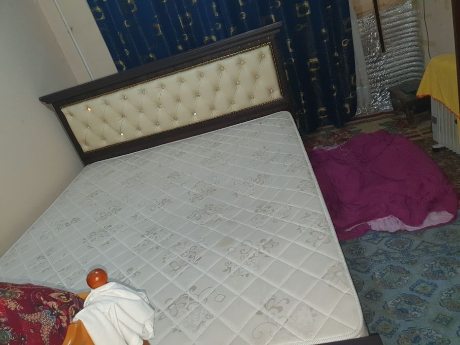 Двуспальная кровать