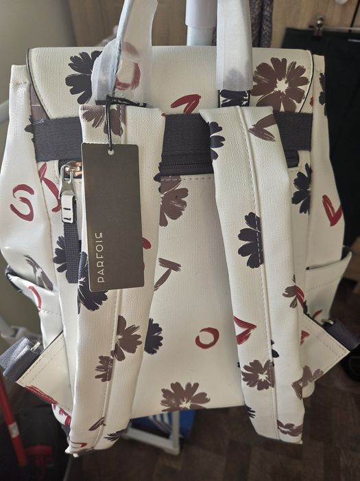 Чисто нова дамска раница