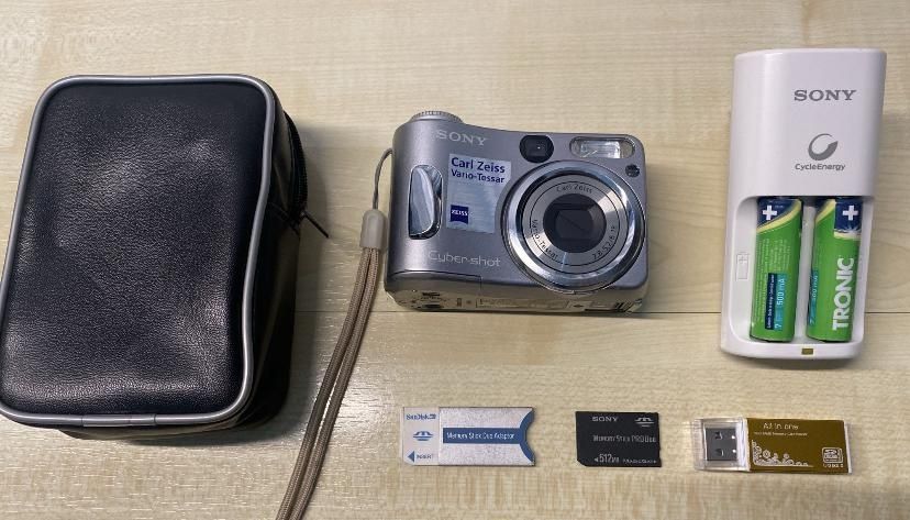 Aparat foto Sony dsc S80