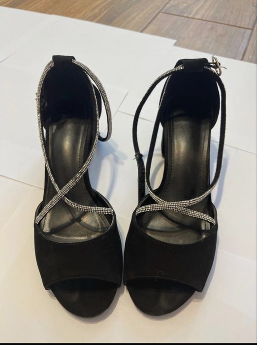 Pantofi cu toc simpli
