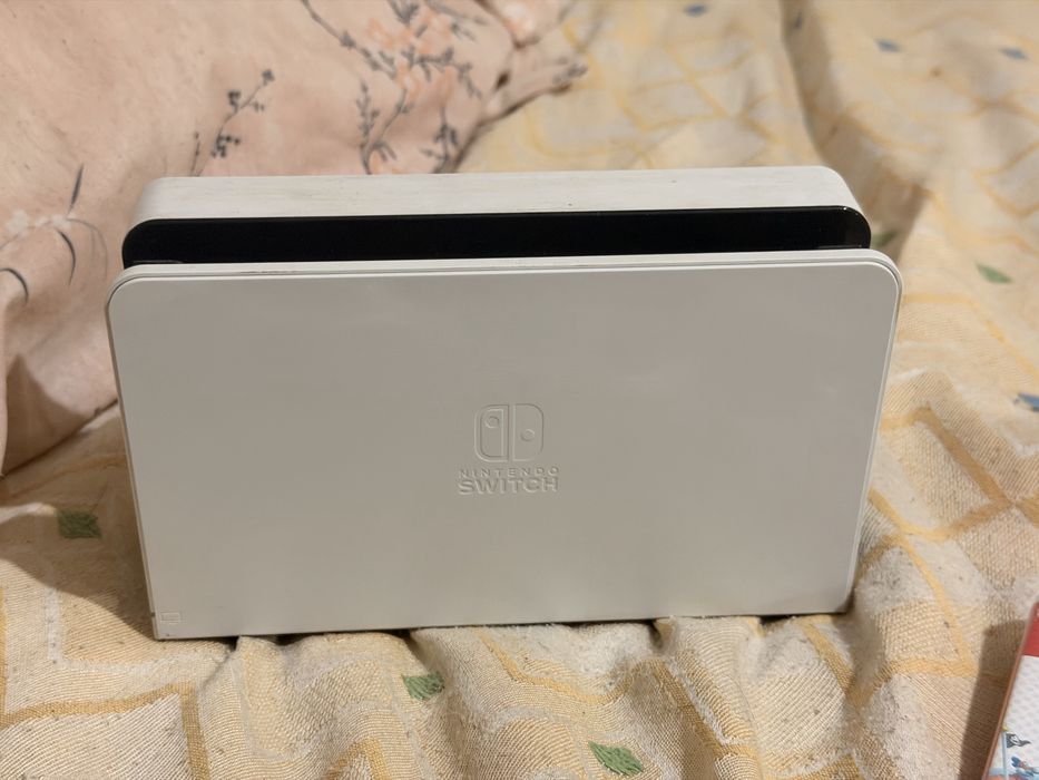 Nintendo switch oled с 3 игри става и бартер