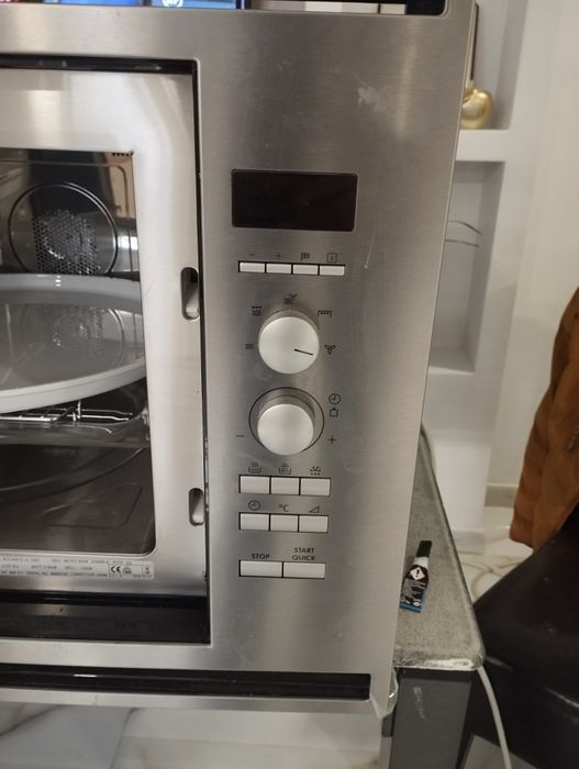 cuptor microunde AEG