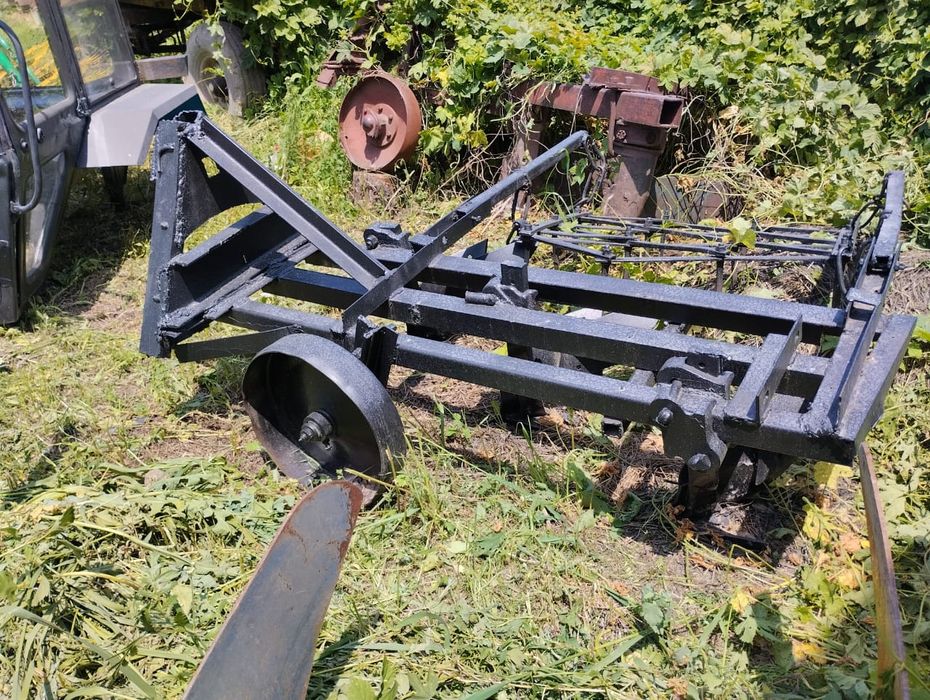 Продам кабину на трактор, плуг и культиватор