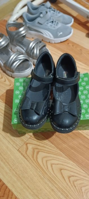 Продам туфли для девочек