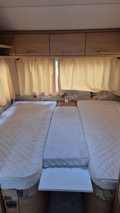 Rulota Knaus 550 2001, panouri, cort