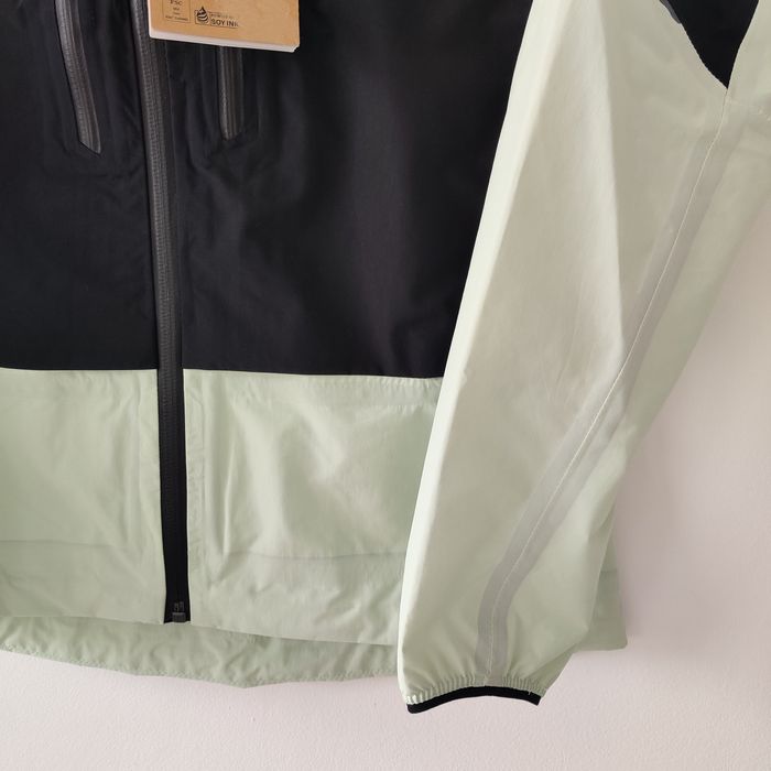 Geaca munte The North Face XS noua