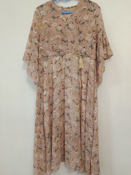 Продаются женские платья. Чистые.