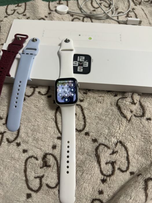 Продам Apple watch Se