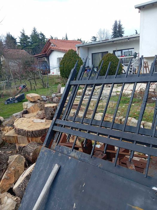 Продавам порта черна