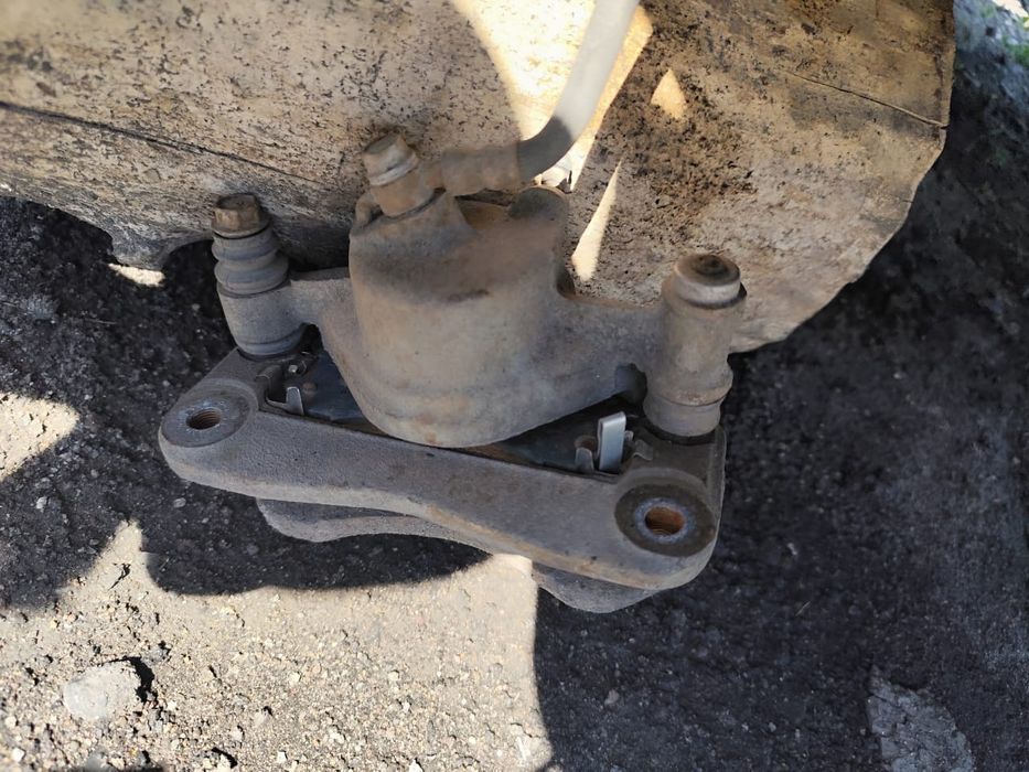 Суппорт передний Мазда 626