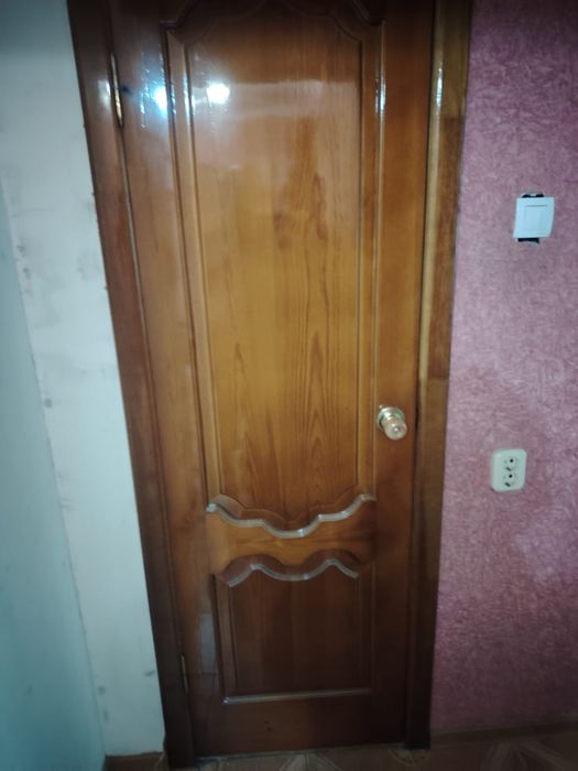 Продам двери из натурального дерева