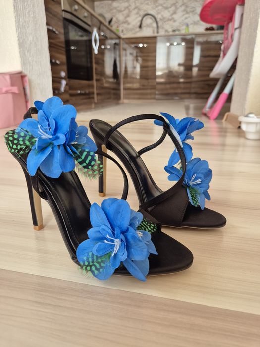 Дамски сандали с цветя