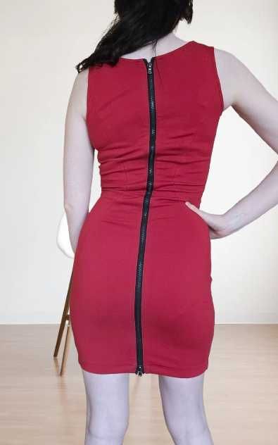 Дамска червена рокля, размер s.