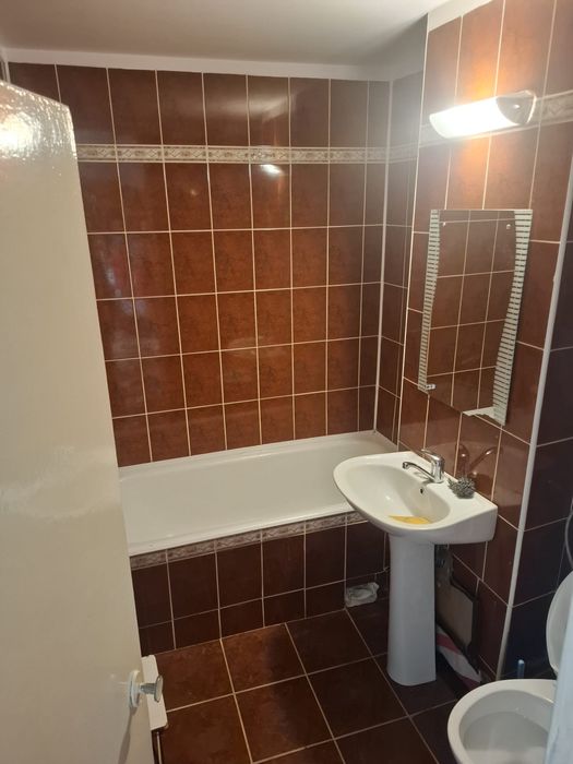 Inchiriez apartemant cu doua camere ,mobilat,zona centrala , strada Vlad Țepeș nr 3 ,bloc B62, etaj 1 , apartament 30, de preferat o famile . - View 4