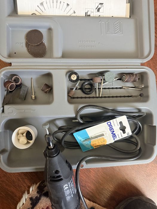 Sculă rotativă / Mini-freză Dremel Multi cu accesorii și trusă completă
