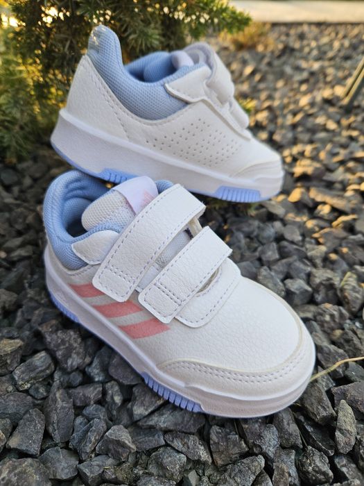 Adidasi fete marimea 23