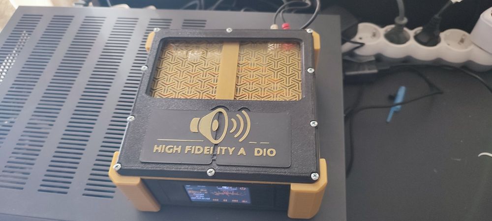 Network Audio Streamer High-End – Raspberry Pi 3 + IQaudio DAC Pro + Display Nextion 2.4".  HI-FI