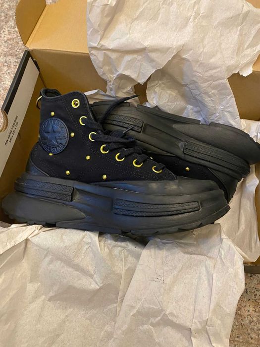Converse inalti  dama negri cu detalii aurii .