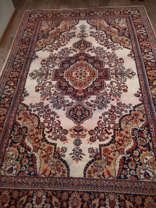 Продам ковёр бу в хорошем состоянии