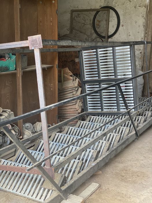 scara metalica exterioara