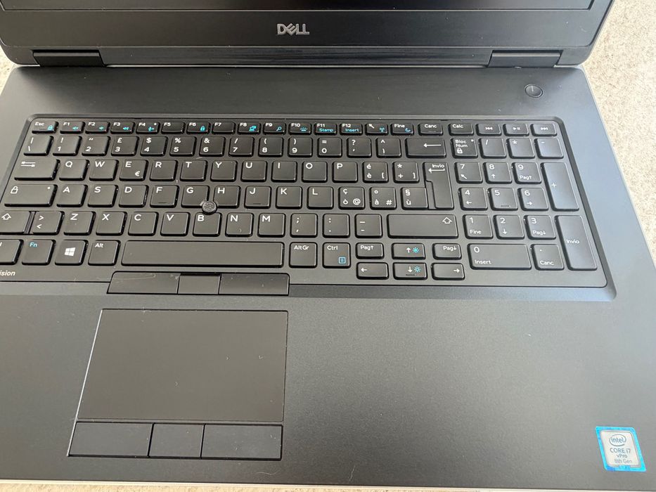 Dell Precision 7730 17,3″ i7-8850H, Quadro P3200, 16GB, SSD 512GB