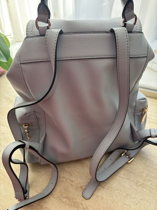 Дамска раница Guess