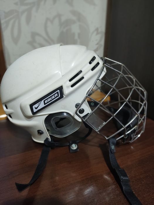 Хоккейный шлем Bauer 
Размер L, от 52 до 61